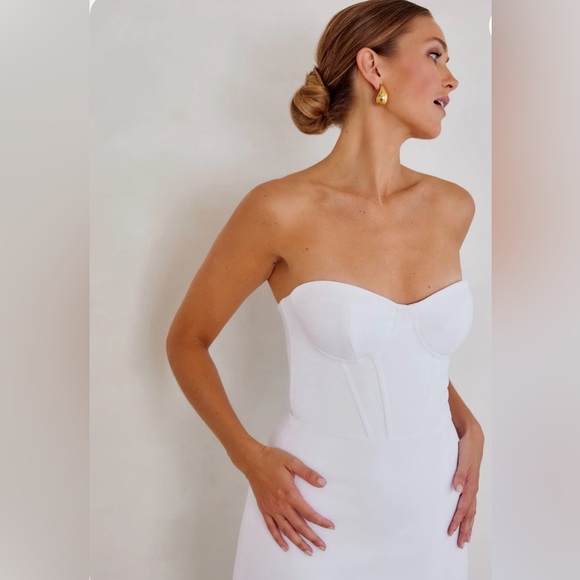 Park and Fifth Robson White Bridal Dress Size Small Wedding Dress with Train - Picture 2 of 3